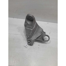 Кронштейн правый МКПП Audi A6 C5, Volkswagen Passat B5, Volkswagen Passat B5 GP, Skoda Superb I