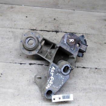 Кронштейн двигателя крепление правый Volkswagen Passat B5, Volkswagen Passat B5 GP, Audi A6 C5