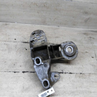 Кронштейн двигателя крепление левый Volkswagen Passat B5, Volkswagen Passat B5 GP, Audi A6 C5