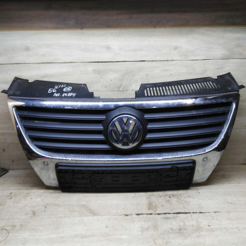 Решётка радиатора Volkswagen Passat B6, дефект