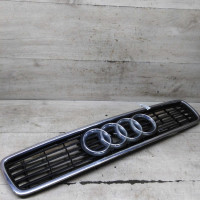 Решётка радиатора Audi 100 C4 дефект на фото