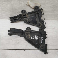 Кронштейн переднего бампера правый Audi 80 B4