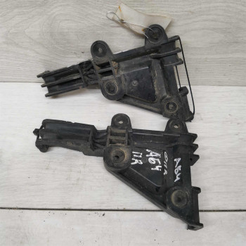 Кронштейн переднего бампера правый Audi 80 B4