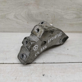 Кронштейн МКПП верхний Volkswagen Golf 4, Skoda Octavia I (A4), Volkswagen Bora, Audi A3 8L