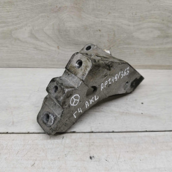 Кронштейн МКПП верхний Volkswagen Golf 4, Skoda Octavia I (A4), Volkswagen Bora, Audi A3 8L