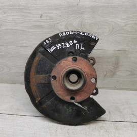 Кулак передний поворотный левый Audi 80 B4