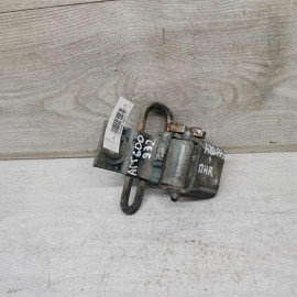 Петля двери передняя левая и правая нижняя Audi 80 B4, Audi 80 b3