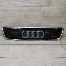 Решётка радиатора Audi A6 C4, дефекты  на фото