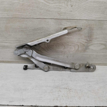 Петля крышки багажника правая Audi 80 b3 