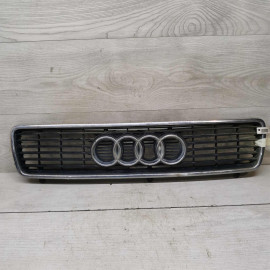 Решётка радиатора Audi 80 B4, дефекты  на фото
