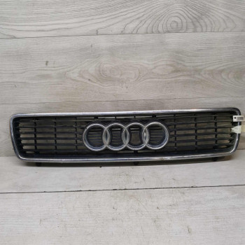 Решётка радиатора Audi 80 B4, дефекты  на фото