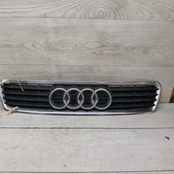 Решётка радиатора Audi A4 B5 рестайлинг, дефекты
