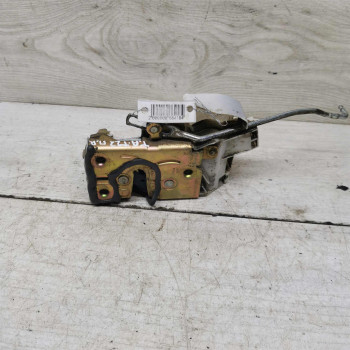 Замок двери передний правый Toyota Avensis t220