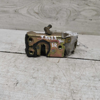 Замок двери задний правый Toyota Avensis t220