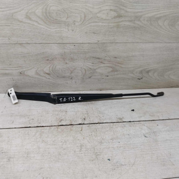 Поводок стеклоочистителя правый Toyota Avensis t220
