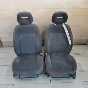 Сиденье переднее Toyota Avensis t220, дефект  2.0 tdi 2005г.в. универсал Toyota Avensis t22