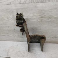 Кронштейн Volkswagen Passat B4, Volkswagen Passat B3 Кронштейн Volkswagen Passat B4, Volkswagen Passat B3