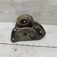 Кронштейн Volkswagen Passat B4, Volkswagen Passat b3 Кронштейн Volkswagen Passat B4, Volkswagen Passat b3