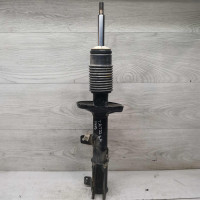 Амортизатор задний правый Toyota Avensis t220 Амортизатор задний правый Toyota Avensis t220