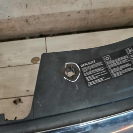 Бампер передний Renault logan I, lada largus, Renault dacia, дефекты  на фото с решёткой радиатора lada largus Renault dacia Renault logan 1 2012 год