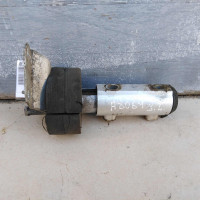 Кронштейн крепления заднего бампера левый Audi 80 B4 Кронштейн крепления заднего бампера левый Audi 80 B4