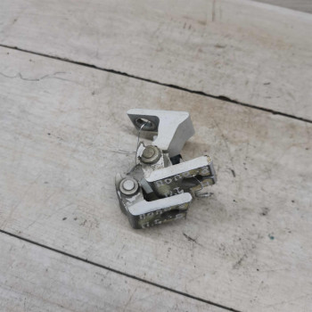 Петля двери передняя левая Volkswagen Polo 5 Петля двери передняя левая Volkswagen Polo 5