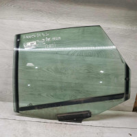 Стекло двери заднее левое Audi 100 C3 Стекло двери заднее левое Audi 100 C3