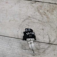 Кнопка стеклоподъёмника передняя правая Toyota Avensis t220 Кнопка стеклоподъёмника передняя правая Toyota Avensis t220