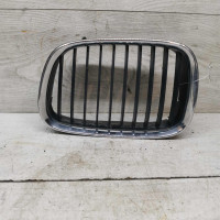 Решетка радиатора левая BMW E39 Решетка радиатора левая BMW E39