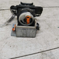 Замок багажника кнопка Toyota Avensis t220 Замок багажника кнопка Toyota Avensis t220