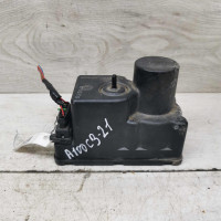 Вакуумное устройство системы центрального замка Audi 100 C3 Вакуумное устройство системы центрального замка Audi 100 C3