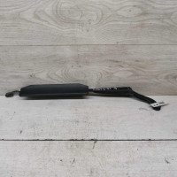 Поводок стеклоочистителя левый Audi 100 C3 Поводок стеклоочистителя левый Audi 100 C3