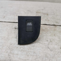 Кнопка стеклоподъёмника передняя правая Audi 100 C3 Кнопка стеклоподъёмника передняя правая Audi 100 C3