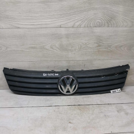 Решётка радиатора Volkswagen Passat B5, дефект