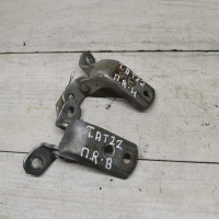 Петля двери передняя правая Toyota Avensis t220 Петля двери передняя правая Toyota Avensis t220