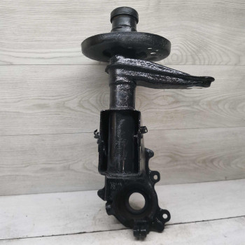 Кулак поворотный передний левый Audi 100 C3 Кулак поворотный передний левый Audi 100 C3