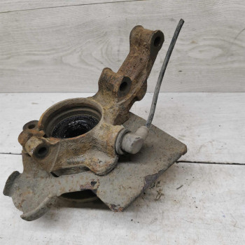 Кулак передний поворотный левый Audi 80 B4