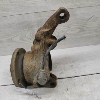 Кулак передний поворотный правый Audi 80 B4 Кулак передний поворотный правый Audi 80 B4