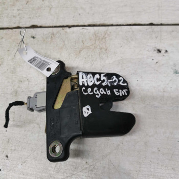 Замок крышки багажника Audi A6 C5 седан