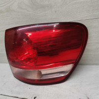 Фонарь задний правый Toyota Avensis Verso I дорестайлинг