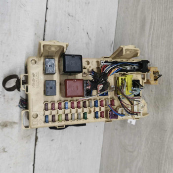 Блок предохранителей Toyota Avensis Verso I Блок предохранителей Toyota Avensis Verso I