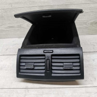 Бардачок, дефлектор обдува салона центральный Toyota Avensis Verso I дорестайлинг