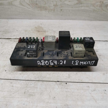 Блок предохранителей Audi 80 B4Audi 80 B4 2.0 МКПП б/у 