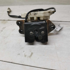 Замок крышки багажника Toyota Avensis Verso I дорестайлинг