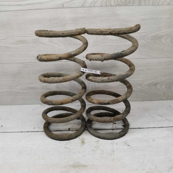 Пружина задняя Toyota Avensis Verso I дорестайлинг