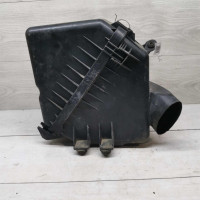 Корпус воздушного фильтра Toyota Avensis Verso I, дефект  на фото 2.0tdi 1CD FTV 2003гв Toyota Avensis Verso 1