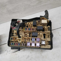 Блок предохранителей Toyota Avensis Verso I