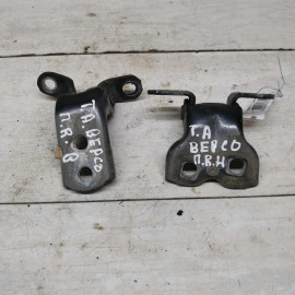 Петля двери передняя правая Toyota Avensis Verso I дорестайлинг