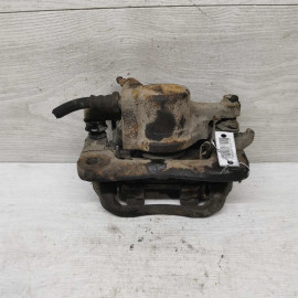 Суппорт задний правый Toyota Avensis Verso I дорестайлинг