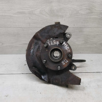 Кулак поворотный передний правый Toyota Avensis Verso I дорестайлинг